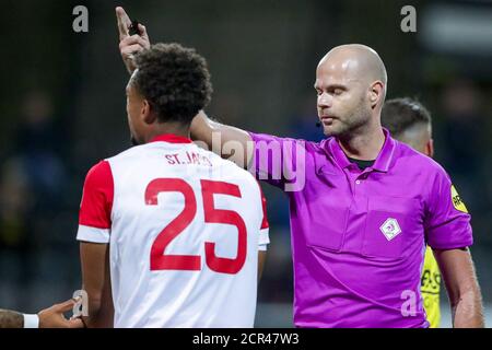 VENLO, NIEDERLANDE - SEPTEMBER 18: Schiedsrichter Rob Dieperink während des Eredivisie-Spiels zwischen VVV Venlo und FC Utrecht am 18. september 2020 im Covebo Stadium - De Koel in Venlo, Niederlande. *** Lokale Bildunterschrift *** Rob Dieperink Stockfoto