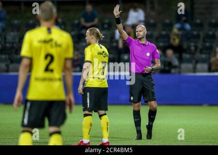 VENLO, NIEDERLANDE - SEPTEMBER 18: Schiedsrichter Rob Dieperink während des Eredivisie-Spiels zwischen VVV Venlo und FC Utrecht am 18. september 2020 im Covebo Stadium - De Koel in Venlo, Niederlande. *** Lokale Bildunterschrift *** Rob Dieperink Stockfoto