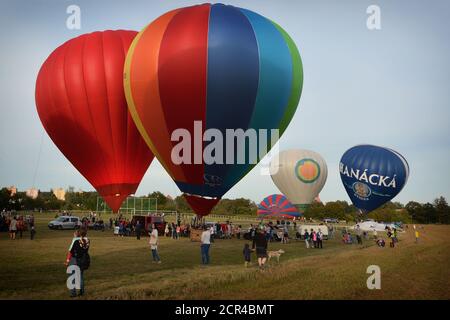 Bela Pod Bezdezem, Tschechische Republik. September 2020. Heißluftballons fliegen von Bela pod Bezdezem aus in der Woche, in der das 18. Tschechische Heißluftballonfestival in Bela pod Bezdezem (70 km nördlich von Prag) stattfinden wird, Als Ballonfahrer aus Tschechien und Deutschland versammeln sich die Ballonfahrer bei der nächsten Ballonveranstaltung in diesem Jahr in der Tschechischen Republik. Quelle: Slavek Ruta/ZUMA Wire/Alamy Live News Stockfoto