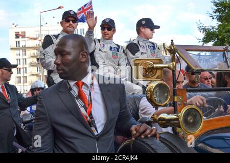 LE MANS, FRANKREICH - 13. JUNI 2014: Patrick Dempsey und sein Team in Le mans, Frankreich. Stockfoto