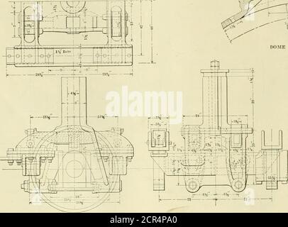 . Amerikanischer Ingenieur und Eisenbahn Zeitschrift . Dieser besteht aus einem Guss über die oberen Schienen des Rahmens, der auch als Stütze für das Führungsjoch dient, und einem radialen Sattelguss auf der Kesselschale. Zwei schwergewickelte Federn sind im Sattel angeordnet, eine auf einem sid*, und so mit dem Guss auf den Rahmen verbunden, dass, wenn die vordere Gruppe sich auf eine Seite bewegt, die Feder auf dieser Seite in Druck gesetzt wird. Die Hochdruckzylinder sind ohne Sättel gegossen, verschraubt und an den oberen und unteren Schienen des hinteren Rahmens befestigt. Der Dampf tritt von der Außenseite Dampfrohr, whi Stockfoto