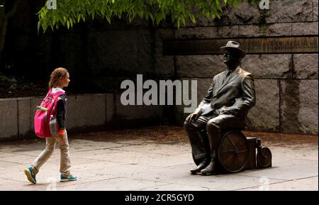 Statue Von Roosevelt Sitzt Im Rollstuhl Franklin Delano Roosevelt Memorial Washington D C Usa Stockfotografie Alamy