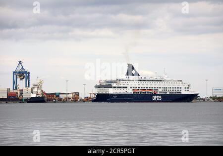 DFDS Pearl Seaways Cruisefähre verlässt den Hafen von Kopenhagen Stockfoto