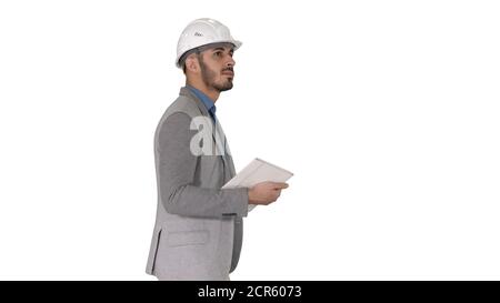 Architekt gehen mit Tablet und überprüfen, was auf weißem Hintergrund gebaut. Stockfoto
