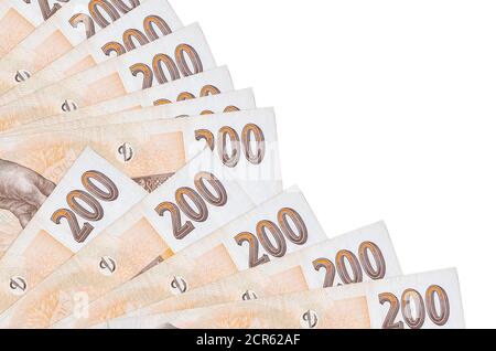 200 Tschechische korun Bills liegt isoliert auf weißem Hintergrund mit Kopieplatz in Fan-Nahaufnahme gestapelt. Zahltag Zeit Konzept oder finanzielle Operationen Stockfoto