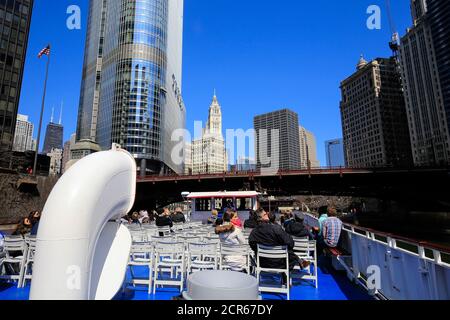 Bootstour auf dem Chicago River, Skyline, Chicago, Illinois, USA, Nordamerika Stockfoto