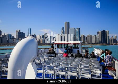 Kreuzfahrt auf Lake Michigan, Chicago Skyline, Chicago, Illinois, USA, Nordamerika Stockfoto