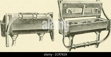 . Die Straßenbahnbesprechung . p 300h. P. um 200 r. p. m. Der Hochdruckzylinder ist 11 Zoll im Durchmesserbereich, der Niederdruck 22 Zoll und der Hub beträgt 2 IT. Ein Fly-Wheel-Gov-ernor gibt sehr enge Geschwindigkeitsregelung. An das Auspuffrohr sind zwei Blake-Knowles automatische Überdruckventile montiert. Der Abgasdampf wird in einen Worthington-Kondensator geleitet, der um ihn herum Wasser ausbildet und dann zum Kühlturm geleitet wird. Der 168 ^große Turm LLM%ilvviai%vlcw hat einen Durchmesser von 12 Fuß und ist 31 Fuß hoch und mit Glasfireclay-Rohren gefüllt. Ein Luftzug wird durch einen -ft. Ventilatorantrieb bya lo-h. P. Brot erzeugt Stockfoto