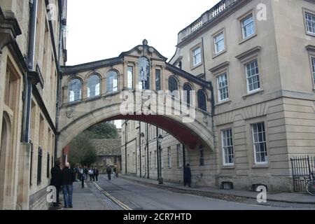 Die Hertford Bridge gehört zu den vielen historischen Gebäuden an der Oxford University westlich von London wird oft die Seufzerbrücke genannt. Stockfoto