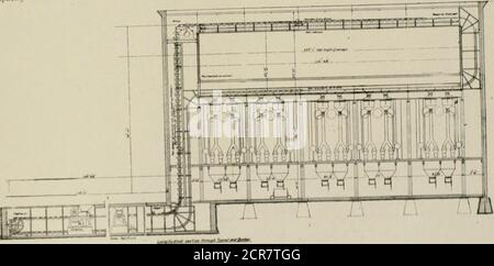 . Die Straßenbahn Überprüfung . UONGITUDINAI. SBCT.ON DURCH QU.NCY POINT POWER STATION. Die neun Unterstationen mit ihrer Lage und Kapazität sind als fol- ger Quincy Point. Diese stib-Station befindet sich in einer Abteilung des Hauptkraftwerks und wird drei 750-kw-Drehkonverter mit den anwesenden Transformatoren enthalten. Die Station ist für eine ultimative Kapazität von drei zusätzlichen Dreheinheiten ausgelegt. kw-Booster angetrieben von einem Induktionsmotor zur Versorgung der RehothExtension, die eine lange Linie in das Land läuft und etwas weg vom allgemeinen Gebiet diente. Fall Ri«r der Sub-Stalion Stockfoto