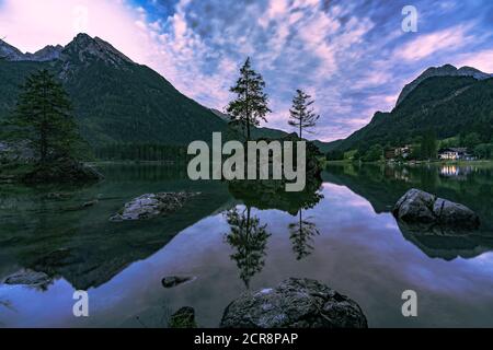 Hintersee, Abend, Reflexionen im Wasser, Ramsau, Berchtesgadener Land, Berchtesgaden, Bayern, Deutschland, Europa Stockfoto