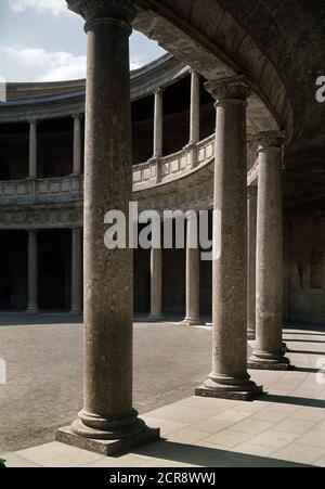 PALACIO CARLOS V - TERRASSE - SIGLO XVI - ARQUITECTURA RENACENTISTA ESPAÑOLA. Autor: PEDRO MACHUCA. ORT: PALACIO DE CARLOS V. GRANADA. SPANIEN. Stockfoto