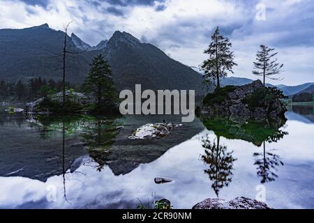 Hintersee, Abend, Reflexionen im Wasser, Ramsau, Berchtesgadener Land, Berchtesgaden, Bayern, Deutschland, Europa Stockfoto