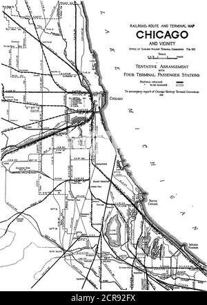 . Vorläufiger Bericht, Chicago Railway Terminal Commission . NT, um den Personenverkehr einer Reihe von Eisenbahnen zu kümmern. Diese Entwicklung würde nicht mit dem südwärts Wachstum der Stadt stören und eine Plannoch ausgearbeitet werden, die eine zufriedenstellende Überquerung der Ost- und Weststraßen erlauben würde, die durchkreuzt wurden. Wenn dieser Standort jedoch angenommen wurde, wäre es wünschenswert, die vorhandenen Wegrechte des Rock Island-Lake Shore oderWestern Indiana als eine Route des Eintritts zu vertörnen. Ein solcher Eingang sollte eine wirtschaftlere und zufriedenstellende Layout erlauben und würde erheblich reduzieren t Stockfoto