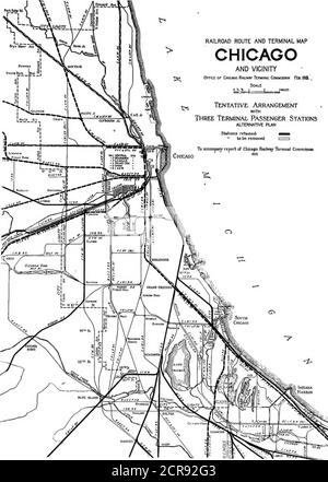 . Vorläufiger Bericht, Chicago Railway Terminal Commission . 43 BAHNSTRECKE UND TERMINAL-KARTE CHICAGO UND UMGEBUNG OmcL oder Chicaoo Railww Tchmihal CouuisanH VA. ISIS.,Scale Tentative Arrangement MIT DREI Terminal, Passagierstationen ALTERNATIVPLAN zum Bericht des Chicago Railway Terminal CommiUHn. 44 ALTERNATIVPLAN FÜR ZWEI STATIONEN AUF DER SÜDSEITE. Es könnte sich entwickeln – nach weiterer Betrachtung der Frage der Umgestaltung von Passagierterminals für Eisenbahnen, die den Bahnhofsast des südlichen Abzweiges des Chicago River nutzen –, dass es in den öffentlichen und den rai-Terests werden wird Stockfoto