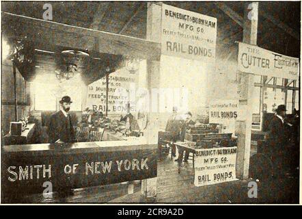 . Die Straßeneisenbahn-Zeitschrift . mpanysstraßenautos, die jetzt auf einer Reihe wichtiger Straßen in Gebrauch sind, sind die uneindringlichen Teile des Landes. Die Abendroth & Root Manufacturing Co., aus New York, madeno Ausstellung, aber P. M. McLaren, der bekannte Vertreter dieser Firma, nahm ein aktives Interesse an der Convention, und addeddedtviele neue Freunde zu seiner bereits langen Liste. Er sagt, dass das Unternehmen beim nächsten Mal sicher sein muss. Die Bragg Fender Co., von Albany, N. Y., von denen F. A. Bragg, der General Manager, der Vertreter war, stellte ein Modell seines neuen Kotflügels vor. Das Hauptmerkmal dieses ist tha Stockfoto