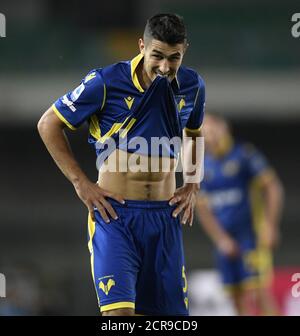 Verona, Italien. September 2020. Davide Faraoni von Hellas Verona reagiert während eines Serie-A-Fußballmatches zwischen Hellas Verona und Roma in Verona, Italien, 19. September 2020. Quelle: Alberto Lingria/Xinhua/Alamy Live News Stockfoto