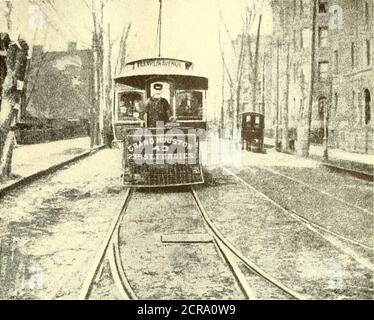 . Electric Railway Journal . c der Dry Dock, East Broadway & Battery Railroad Company, jetzt eine Tochtergesellschaft der Third Avenue Railway, New York City. Wie beseen wird, hängt es von der Verwendung einer projektierenden Lug ab, die von den Rädern von bestimmten Autos nur, die letzteren mit Rädern mit einem widertread oder spezielle Flansche ausgestattet werden würde. Mit dem Aufkommen von Elektroautos eine mechanische Geräte entwickelt, um in den Boden gelegt werden, mit einer gekrümpten Oberfläche, um von einem Pedal an den Fahrsteigen befestigt und von den Motormännern gedrückt werden. Es war nicht erfolgreich, weil das mechanische Teil in der Stockfoto