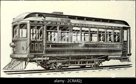 . Electric Railway Journal . Transmission arbeitet in Verbindung mit einer Master-Kupplung des Typs Scheibe im Schwungrad des Motors. Der Antrieb erfolgt über zwei Ketten, die an der Vorderachse befestigt sind. Alle Wellen laufen in Rollenlagern. Die verschiedenen Bedienhebel für den Betrieb von Motor, Getriebe, Bremse und Pfeife befinden sich im vorderen Teil des Fahrzeugs. Das Getriebe wird von einem Gasoline Car für das Einhandrad der Alaska-Northern Railroad gesteuert, das die Kieferkupplungen schaltet und die Hauptkupplung durch Nocken auf einer parallel zum Getriebe laufenden Seitenwelle steuert. Stockfoto