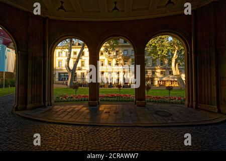 Kurpark und Rosengarten in den Bad Kissingen Staatsbädern, Unterfranken, Franken, Bayern, Deutschland Stockfoto