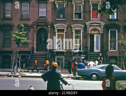 Apartment Haus gegenüber von Fort Green Park in Brooklyn, New York City. 6 1974 Stockfoto