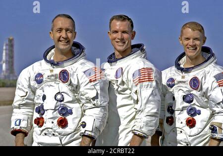 (18. Dezember 1968) Portrait des Apollo 9 prime Crew in Ihrem Raum passt. Von links nach rechts sind dies: Commander, James A. McDivitt, Command Modul Pilot, David R. Scott, und Lunar Module Pilot, Russell L. Schweickart. Stockfoto