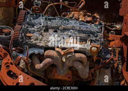 Rosting hulk Wrack eines Motors links verlassen in Der Busch mit vielen Teilen fehlt Stockfoto