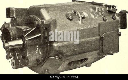 . Elektrische Eisenbahn Zeitschrift . Third Avenue Welding – Kommutator Ende des neuen FrameNo. 57-U Motor August hat es in Betrieb die nachgeschilderte Ausrüstung für alle Klassen von leichten und schweren Schweißen hatte. DIE SCHWEISSAUSRÜSTUNG als wesentliche Voraussetzung für gute Arbeit stellte das Unternehmen die Installation der wichtigsten Schweißausrüstungen und Zubehör bereit, bei denen die Schweißer unter den besten Bedingungen arbeiten konnten. Der Schweißraum ist Teil des hohen LKW-Werkstattkellers und wird von den weiß getünchten Ziegelpieres begrenzt, die ursprünglich für den Transport von Kabelmaschinen errichtet wurden.dieser Raum hat eine große Öffnung am Stockfoto