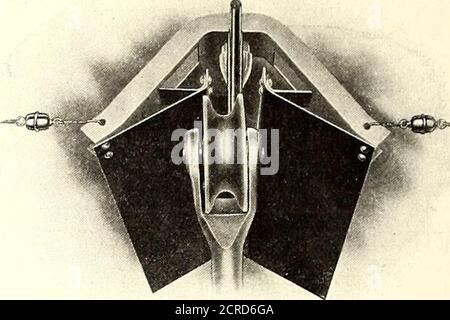 . Elektrische Eisenbahnzeitschrift . der Aufhängung Trolley Guard Überschneidungen Dampf und elektrische Leitungen zu ersetzen, automatisch, wenn es den Draht an diesen gefährlichen Stellen verlassen. Selbst wenn der Pfosten heruntergehalten wird, weil das Seil eingeklemmt wird, ist es nur notwendig, das Seil zu lösen und die automatische Schutzvorrichtung ersetzt den Pfosten sofort. Dieser Wachmann findet auch auf Eisenbahnstrecken Anwendung, die durch Tunnel, unter Bahnübergängen, Brücken, dunklen Schuppen oder an jedem anderen Punkt fahren, an dem es schwierig wäre, den Pol wegen Dunkelheit oder anderer Hindernisse zu ersetzen. Die einfache Konstruktion an Stockfoto