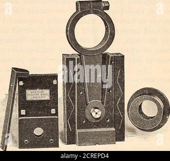 . Eisenbahnmeistermechaniker [Mikroform] . i, 2l/2, 2^, 3, 3^ und 4 Zoll. Abb. 9 zeigt eine Nr. 4 Schere 18 Zoll in Hals, einzeln gebaut von der Bremer Machine & Tool Co., Kalamazoo, mich. Abb. 10 zeigt Details von exzentrischen, Verbindungsrod und Kreuzkopf, wie von dieser Firma gebaut. In der Regel werfen von Exzentrik oder Hebel variiert byseveral einfache Anpassungen wie exzentrische Hülsen, oder Schrauben Höhe der Hebellager. Bei der gewöhnlichen ec-zentrischen Presse ist der Exzenter überhängt, aber eine große Festigkeit kann durch die Doppelverbindung ec-zentrische Presse erreicht werden, die leicht gebaut ist, um 200 Tonspressu auszuüben Stockfoto