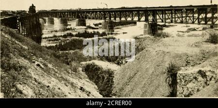 . Verfahren. Monumentation der Eisenbahnbrücken zwischen Brownsville, Texas, und Matamoros, Tamaulipas; und Laredo, Texas, und Nuevo Laredo, Tamaulipas . el Piano queacompanamos. No referimos el monumento sino alpuente mismo sobre el cua! esta por nohaber en la localidad, puntos que mcjorsirvan a este objeto. Las notas escritas en el Piano explii-can la significacion 6 importancia delmonumento. Reiteramos a ustedes nuestra respc-tuosa consideracion. (Firmado) E. z.v.s,Ingcnicro Conctlfor Mexicano.(Firmado) W. W. Follf.tt,U. S. Beratender Ingenieur. 18 Washington. 27. April 1912. Brigadier Stockfoto