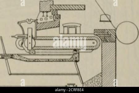 . Electric Railway Review . an. Es war zuerst notwendig, so in das Loch, in der Zeichnung gezeigt, vor den Kesseln und schaufeln die Asche von ihrem Anhäufungsort zurück 12 Fuß unter dem Loch zu apoint; Dann mussten sie ihn wieder handhaben und auf den Boden des Kesselraums geworfen, wo eine dritte Handlingwar notwendig, um sie für die Ausführung der Türen zu laden. Mit der neuen Aschenbearbeitungsanlage leistet ein Mann die Arbeit der vier in einem Fünftel des Kalkes oder zwei Stunden; somit wird dieWirtschaftlichkeit der Anlage, die nur etwa 25PS benötigt, hergestellt. Motorleistung während Zeiten, in denen Asche entfernt wird, wird appa gemacht Stockfoto
