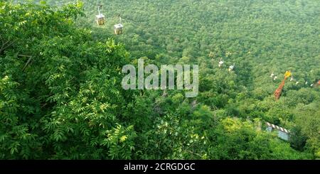 Die Sun Natural Hill Station Ropeway ist eine malerische Gondel Cable Car-Service, der Sun Moon Lake mit dem verbindet Formosa Aboriginal Culture Village die Stockfoto