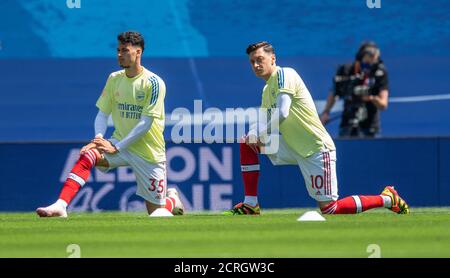 Mesut Ozil sitzt während des Premier League-Spiels im AMEX-Stadion in der Tribüne für das gesamte Spiel. BILDNACHWEIS : © MARK PAIN / ALAMY STOCK FOTO Stockfoto