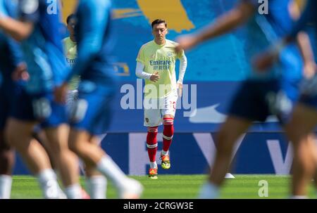 Mesut Ozil sitzt während des Premier League-Spiels im AMEX-Stadion in der Tribüne für das gesamte Spiel. BILDNACHWEIS : © MARK PAIN / ALAMY STOCK FOTO Stockfoto