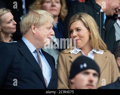 Premierminister Boris Johnson und Verlobte Carrie Symonds in Twickenham. England / Wales. 2020. BILDNACHWEIS : © MARK PAIN / ALAMY STOCK FOTO Stockfoto