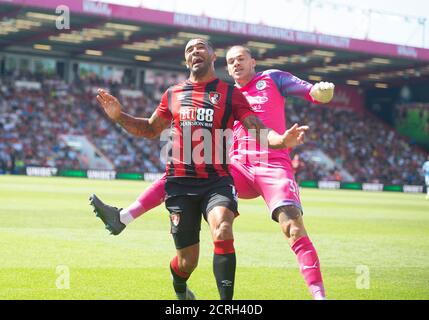 Manchester Citys Torhüter Ederson fordert Bournemouth Callum Wilson heraus. BILDNACHWEIS : © MARK PAIN / ALAMY STOCK FOTO Stockfoto