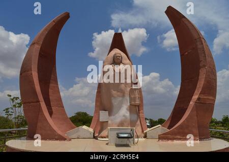 Eine Ansicht von kishor Kumar Denkmal am khandwa, Madhya Pradesh, Indien. schönen blauen Himmel mit Wolken. Stockfoto