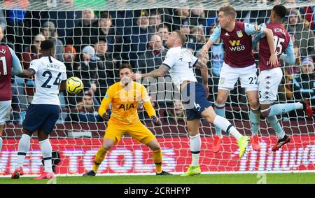 Bjorn Engels von Aston Villa punktet mit einem Header. Aston Villa V Spurs BILDNACHWEIS : © MARK PAIN / ALAMY STOCK FOTO Stockfoto