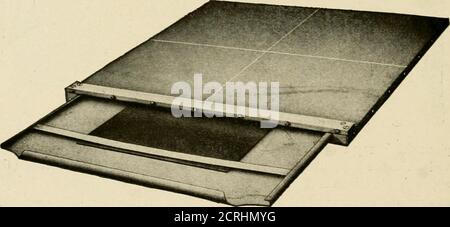 . Elementare und dentale Radiographie / von Howard Riley Raper . Abb. 324. Doppellinse-Kamera für die Herstellung von Stereophotographen.. Abb. 325. Piatt-Wechsler. 326), wobei letztere einfach ein großer Plattenwechsler zu einem Tisch gemacht ist. Das Prinzip aller Plattenwechsler ist das gleiche. Der radioaktive Teil trolt ungestört auf ein Fenster aus Zelluloid oder dünnem Aluminium, während die Platten in einem Tunnel darunter gleiten. STEREOSKOPISCHES RADlOCRARHY .V»i Stockfoto