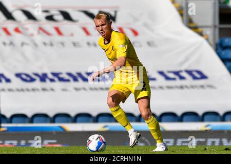 Jack Grimmer (2) von Wycombe Wanderers in Aktion während der Spiel Stockfoto