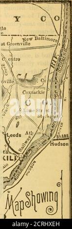 . Die New York Central und Hudson River Eisenbahn und die Rom, Watertown und Ogdenburg Eisenbahn .. . t auf der Ostseite des Hudson, gegenüber Catskill. Es befehlseinige der sublimcst Fluss Ansichten. Auf einer Art Terrasse, zweiundzwanzig hundert Fuß über dem Fluß, about13 Meilen zurück von ihm, und nahe dem Rand eines abrupten Abgrundes, wird das Gebirgshaus, ein geräumiges Gebäude errichtet, das für eine beträchtliche Entfernung entlang dem Fluß deutlich sichtbar ist. Die Kühle und exhilarat-ing Qualität der Luft, die Pracht der Aussicht, und die komfortable Unterkunft des Hotels, ziehen zahlreiche vis Stockfoto