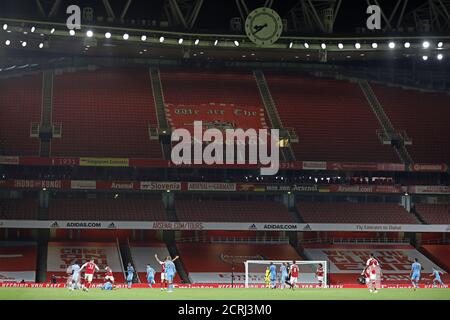 Eine Gesamtansicht des Stadions ohne Fans beim EPL-Spiel Arsenal gegen West Ham United, im Emirates Stadium, London, UK am 19. September 2020. Die Spiele der englischen Premier League werden immer noch hinter verschlossenen Türen gespielt, wegen der aktuellen COVID-19 Coronavirus-Pandemie und der staatlichen sozialen Distanzierungs-/Sperrbeschränkungen. Stockfoto