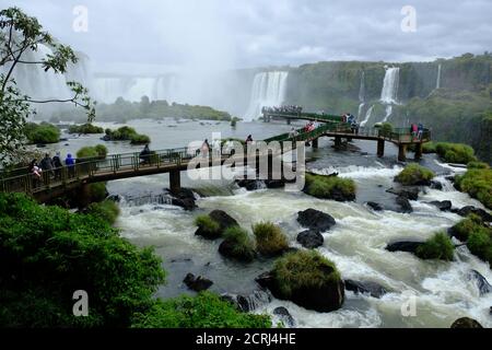 Brasilien Foz do Iguacu - Iguazu Falls - Las Cataratas Del Iguazu landschaftlich schöner Blick auf den Salto Santa Maria Trail Stockfoto