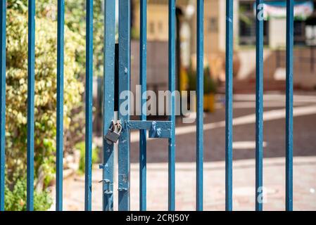 Schulen und Vorschulen aufgrund von Lockdown, Coronavirus-Pandemie und zweiter Welle von covid-19 gesperrt. Stockfoto