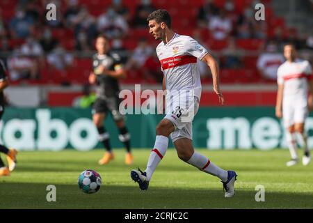 Stuttgart, Deutschland. September 2020. Fußball: Bundesliga, VfB Stuttgart - SC Freiburg, 1. Spieltag, Mercedes-Benz Arena. Stuttgarts Marcin Kaminski in Aktion. Kredit: Tom Weller/dpa - WICHTIGER HINWEIS: Gemäß den Bestimmungen der DFL Deutsche Fußball Liga und des DFB Deutscher Fußball-Bund ist es untersagt, im Stadion und/oder aus dem Spiel aufgenommene Aufnahmen in Form von Sequenzbildern und/oder videoähnlichen Fotoserien zu nutzen oder auszunutzen./dpa/Alamy Live News Stockfoto