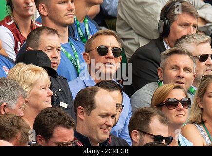 James Bond Schauspieler Daniel Craig in der Menge bei Twickenham ENGLAND V WALES. TWICKENHAM STADIUM BILDNACHWEIS : © MARK PAIN / ALAMY STOCK FOTO Stockfoto