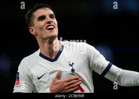 Erik Lamela von Tottenham Hotspur feiert das zweite Tor. Spurs gegen Middlesboro. FA CUP RUNDE 3 BILDNACHWEIS : © MARK SCHMERZ / ALAMY Stockfoto