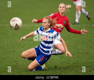 Reading's Molly Bartrip und Manchester United's Jackie Groenen BILDNACHWEIS : © MARK PAIN / ALAMY STOCK PHOTO Stockfoto