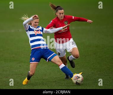 Reading's Kristine Leine und Manchester United Rebecca Mai BILDNACHWEIS : © MARK PAIN / ALAMY STOCK FOTO Stockfoto